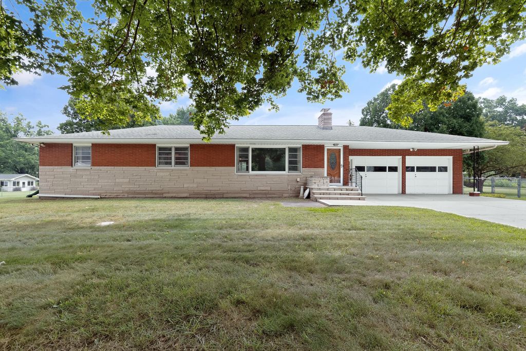 128 Schirmer Parkway, Buchanan City, MI 49107