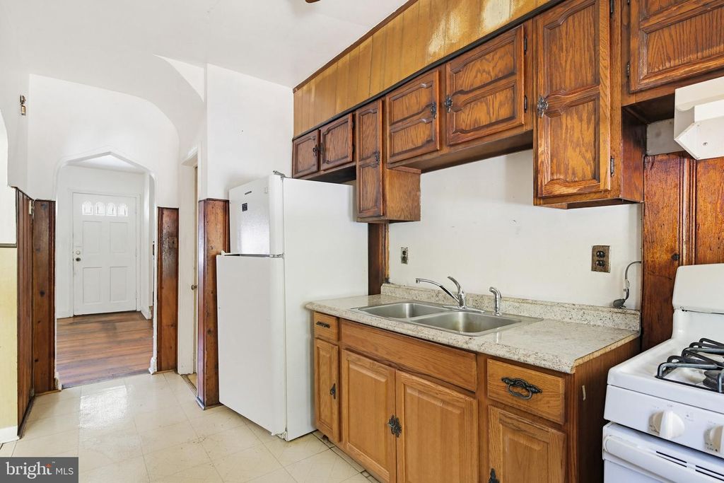 Image 10 of property listing at 2444 W COLD SPRING LN, Baltimore, MD 21215