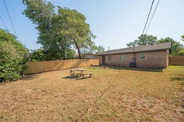 4005 N Oak Grove Drive, Midwest City, OK 73110