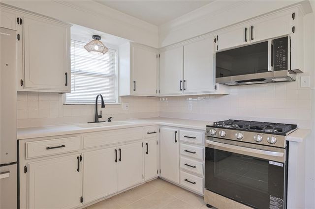 4005 N Oak Grove Drive, Midwest City, OK 73110