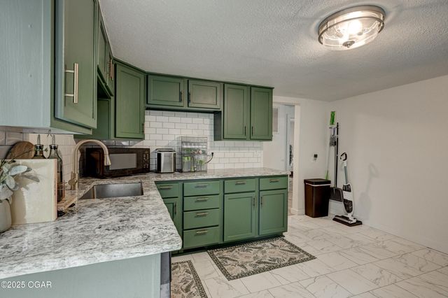 2422 E Manitou Street, Joplin, MO 64801