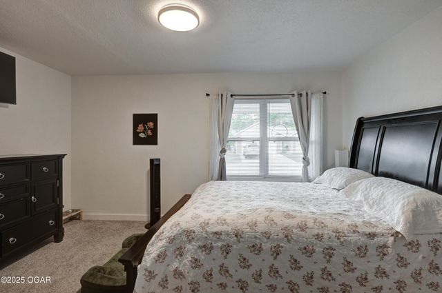 2422 E Manitou Street, Joplin, MO 64801