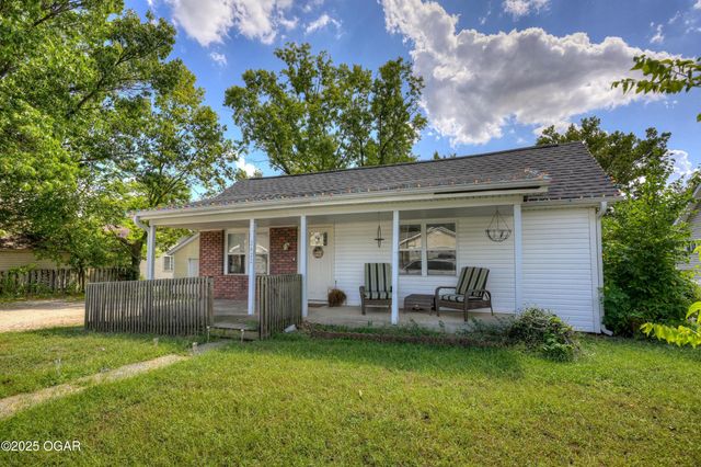 2422 E Manitou Street, Joplin, MO 64801