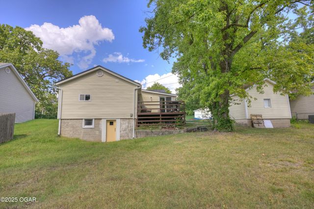 2422 E Manitou Street, Joplin, MO 64801