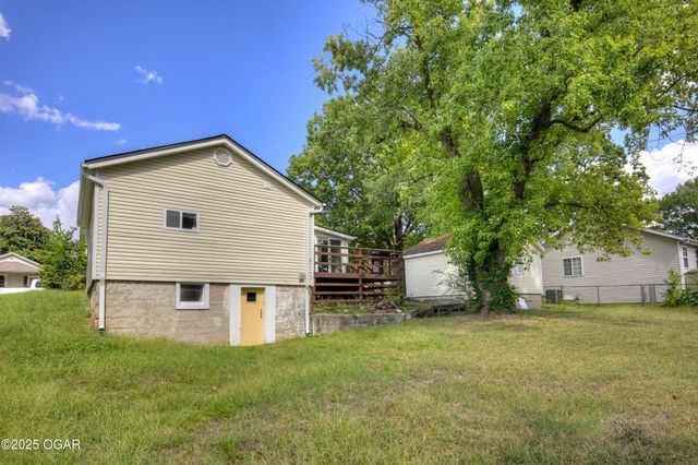 2422 E Manitou Street, Joplin, MO 64801