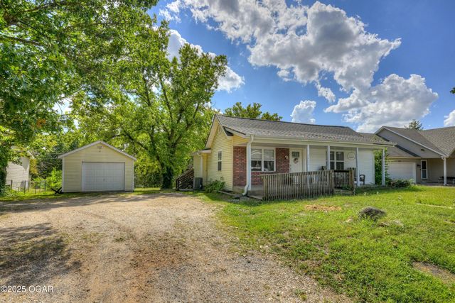 2422 E Manitou Street, Joplin, MO 64801