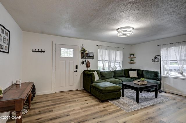 2422 E Manitou Street, Joplin, MO 64801