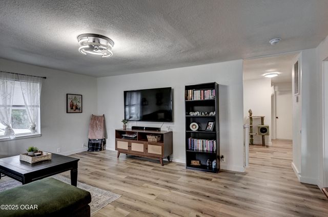 2422 E Manitou Street, Joplin, MO 64801