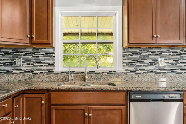 1820 Huckleberry Ln, Prospect, KY 40059