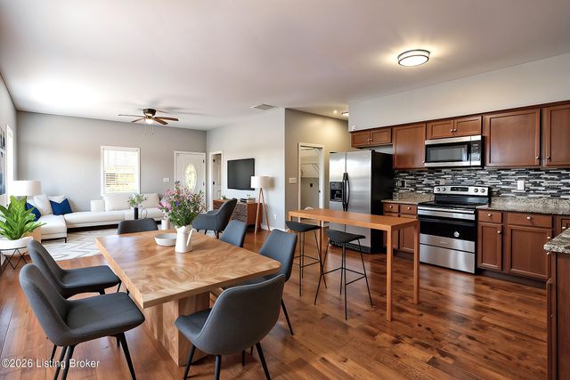 1820 Huckleberry Ln, Prospect, KY 40059