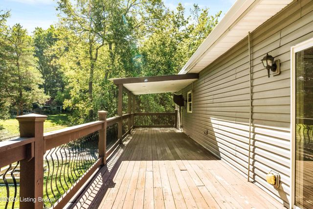 1820 Huckleberry Ln, Prospect, KY 40059