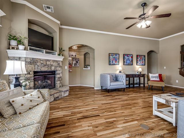 3704 W 107th Street S, Jenks, OK 74037