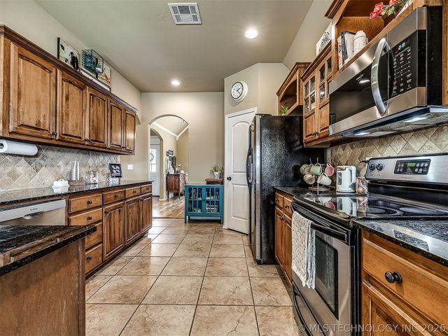 3704 W 107th Street S, Jenks, OK 74037