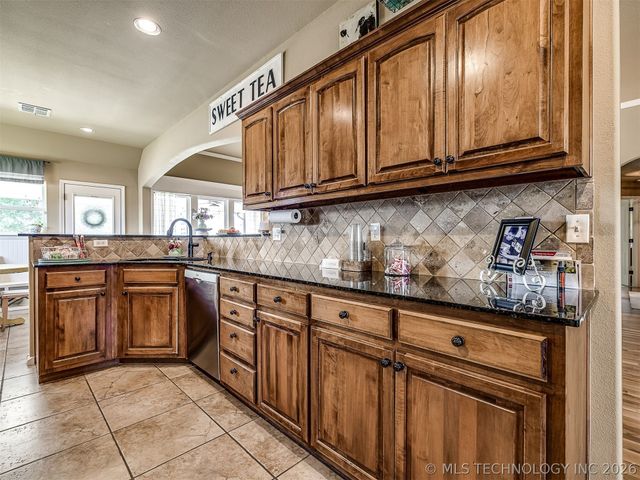 3704 W 107th Street S, Jenks, OK 74037