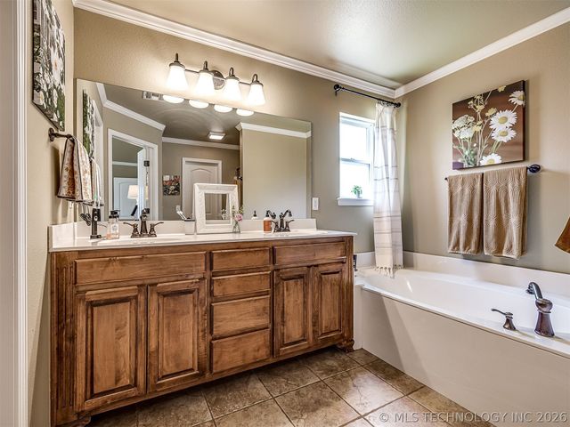 3704 W 107th Street S, Jenks, OK 74037