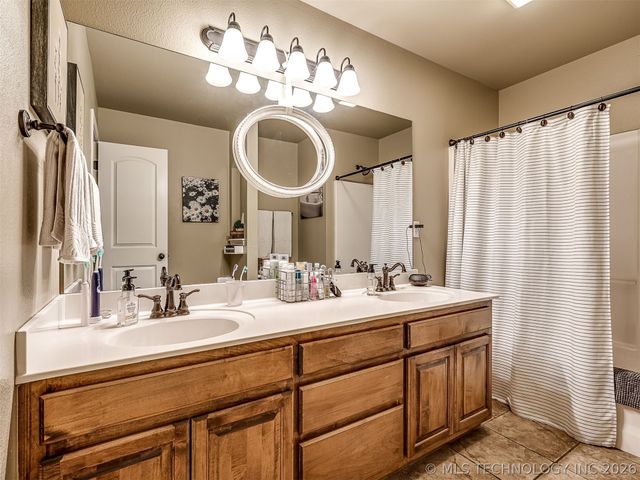 3704 W 107th Street S, Jenks, OK 74037