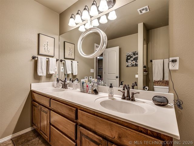 3704 W 107th Street S, Jenks, OK 74037
