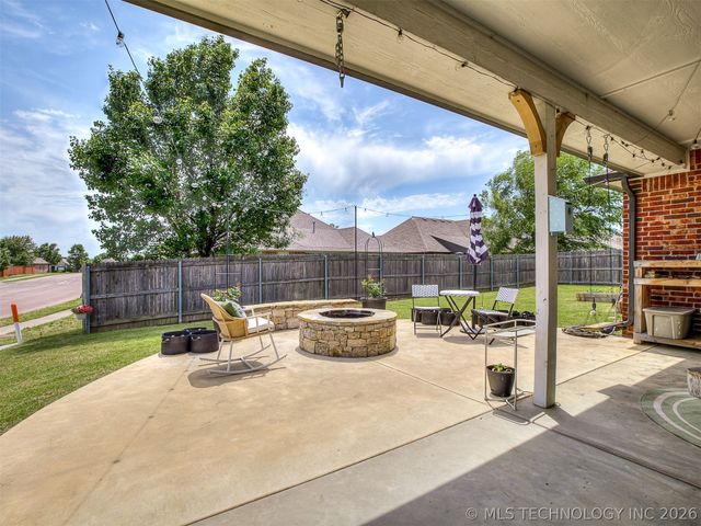 3704 W 107th Street S, Jenks, OK 74037