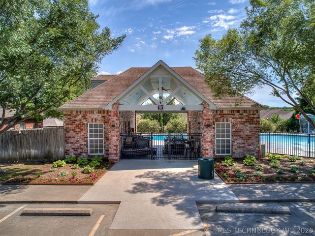 3704 W 107th Street S, Jenks, OK 74037
