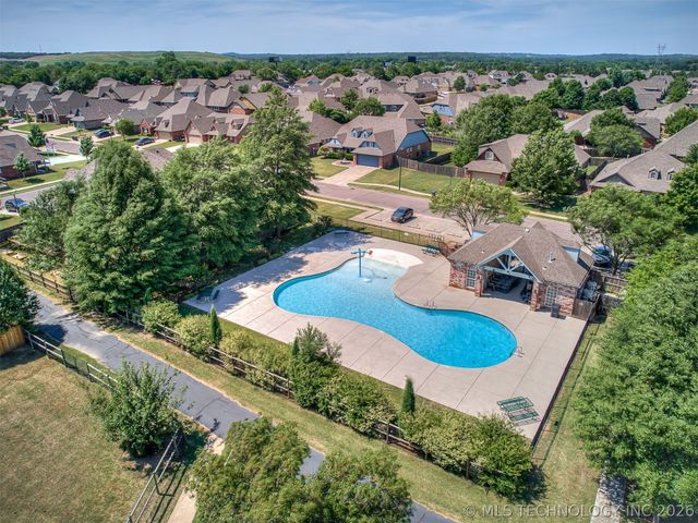3704 W 107th Street S, Jenks, OK 74037