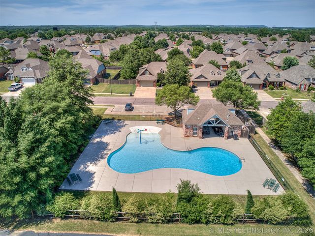 3704 W 107th Street S, Jenks, OK 74037