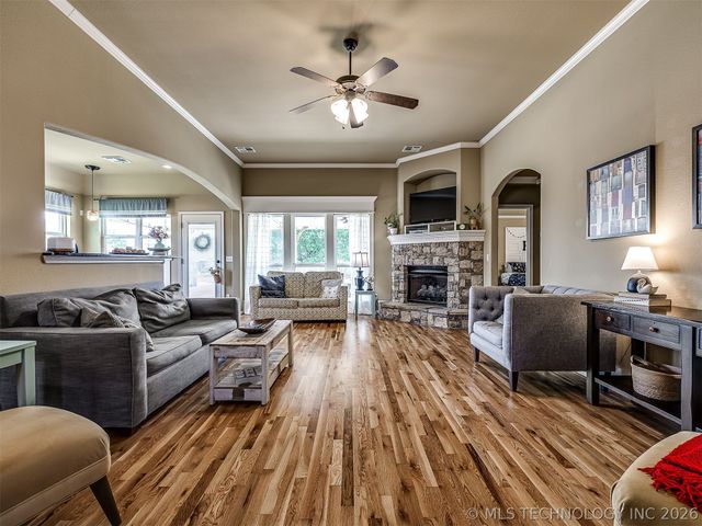 3704 W 107th Street S, Jenks, OK 74037