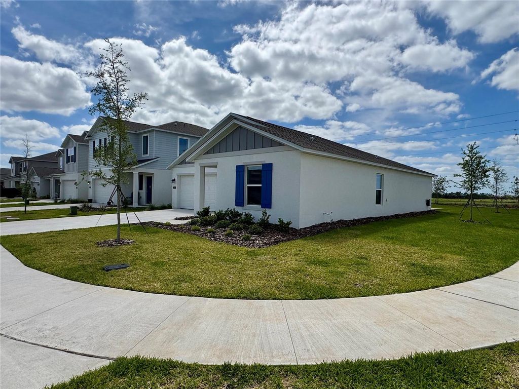 Image 3 of property listing at 2405 BLUESTONE ROAD, Haines City, FL 33844
