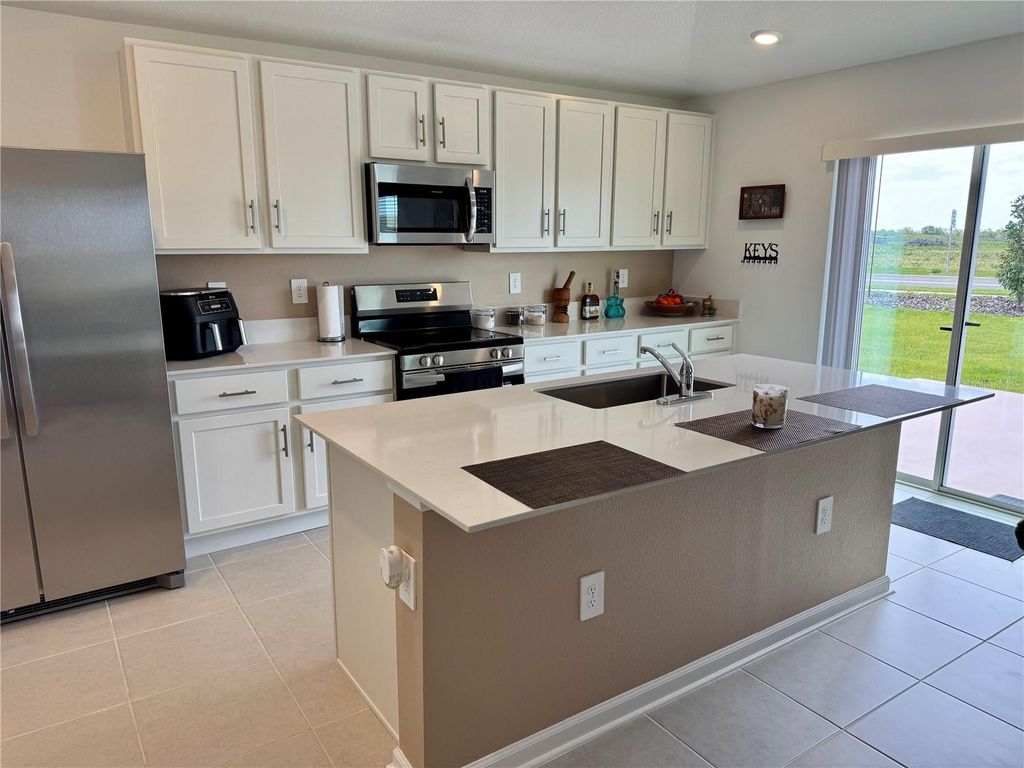 Image 4 of property listing at 2405 BLUESTONE ROAD, Haines City, FL 33844