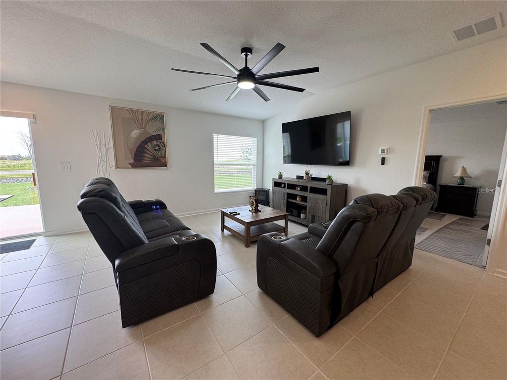 Image 5 of property listing at 2405 BLUESTONE ROAD, Haines City, FL 33844