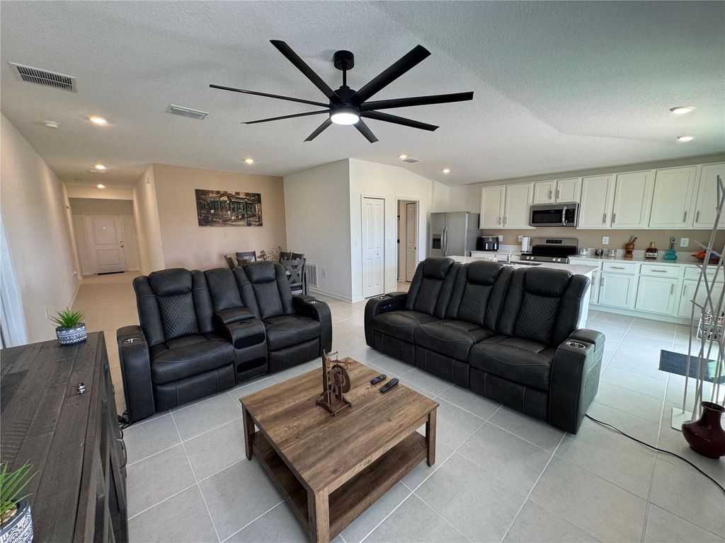 Image 6 of property listing at 2405 BLUESTONE ROAD, Haines City, FL 33844