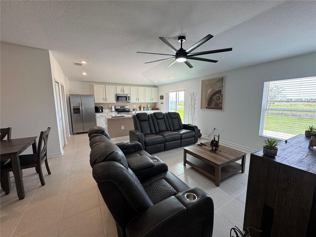 Image 7 of property listing at 2405 BLUESTONE ROAD, Haines City, FL 33844