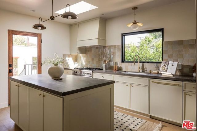 3169 Garden Avenue, Los Angeles, CA 90039