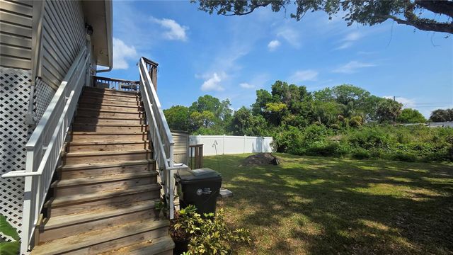 1524 6TH ST NW B, Largo, FL 33770