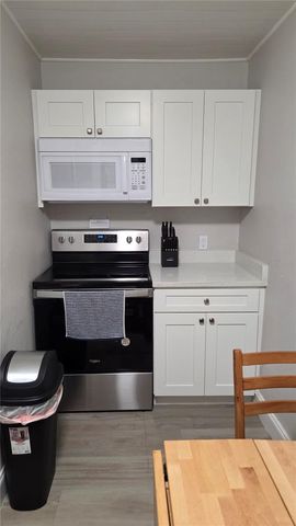 1524 6TH ST NW B, Largo, FL 33770