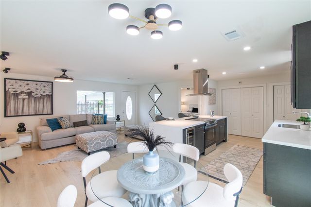 5326 De Lange Lane, Houston, TX 77092