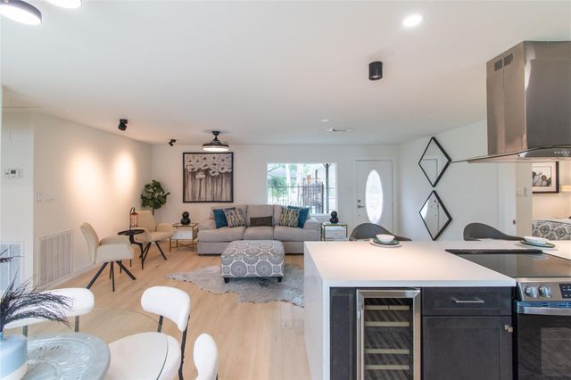 5326 De Lange Lane, Houston, TX 77092