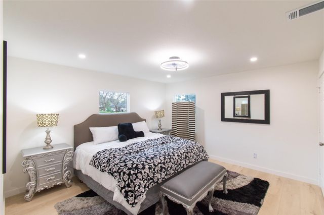 5326 De Lange Lane, Houston, TX 77092