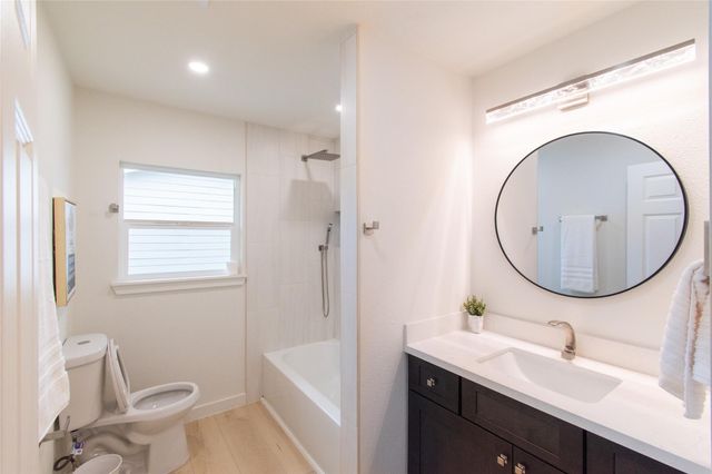 5326 De Lange Lane, Houston, TX 77092