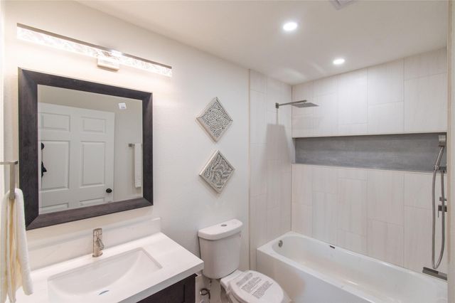 5326 De Lange Lane, Houston, TX 77092