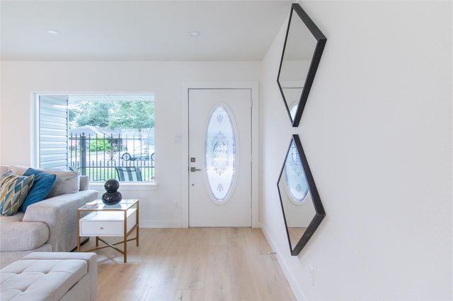 5326 De Lange Lane, Houston, TX 77092