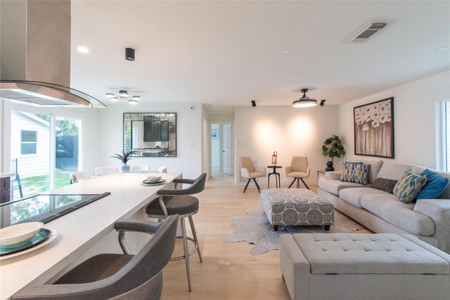 5326 De Lange Lane, Houston, TX 77092