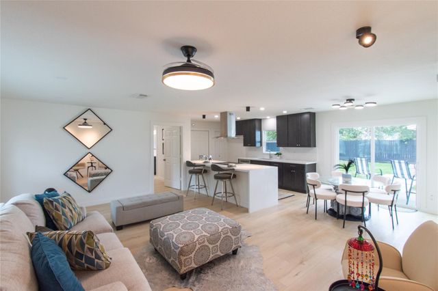 5326 De Lange Lane, Houston, TX 77092