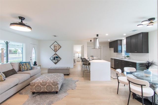 5326 De Lange Lane, Houston, TX 77092