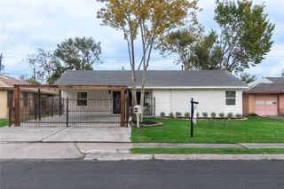 5326 De Lange Lane, Houston, TX 77092