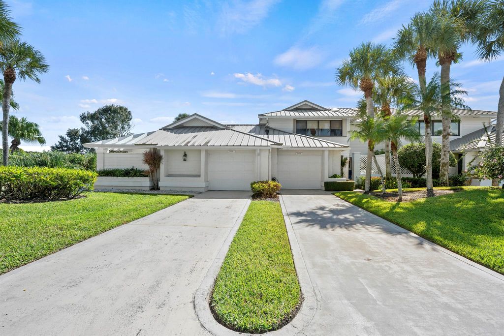 5610 SE Foxcross Place, Stuart, FL 34997