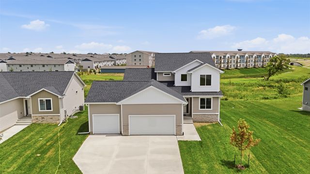 895 11th Street, Waukee, IA 50263
