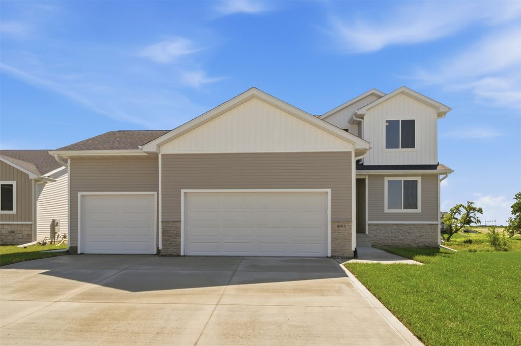 895 11th Street, Waukee, IA 50263