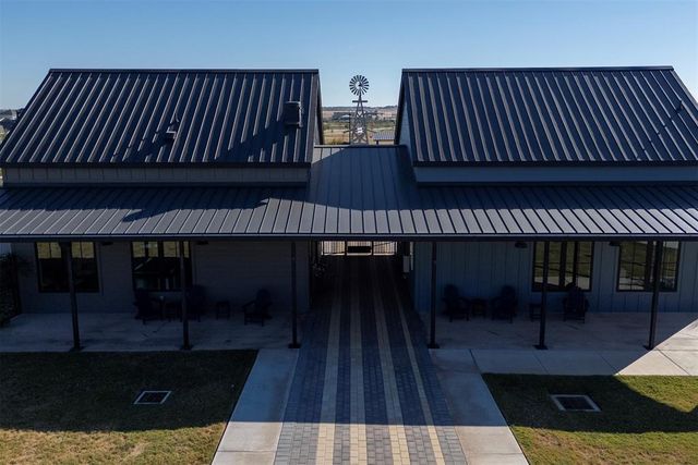 194 Heritage Mill TRL, Elgin, TX 78621