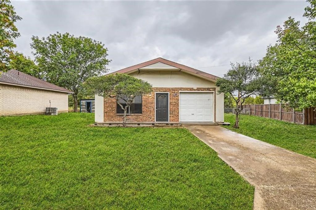 806 Prairie Creek Drive, Princeton, TX 75407