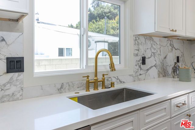 8954 Kramerwood Place, Los Angeles, CA 90034